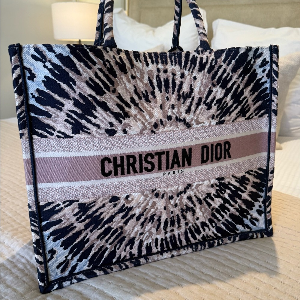 Dior Women's Tote Bag ( Large)- Black and Cream Pattern